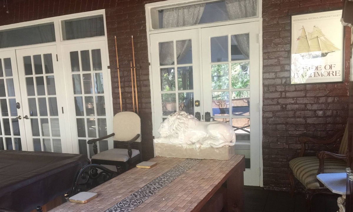 Old Town Villa | 1 bdrm Downtown Penthouse Villa Madrid with wifi