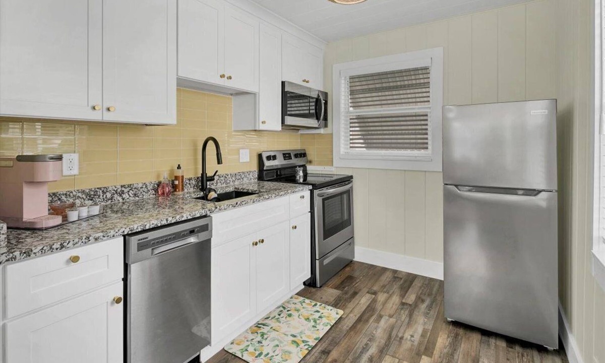 Safety Harbor House | 2BR Bungalow Walk DT Safety Harbor Pet Friendly!