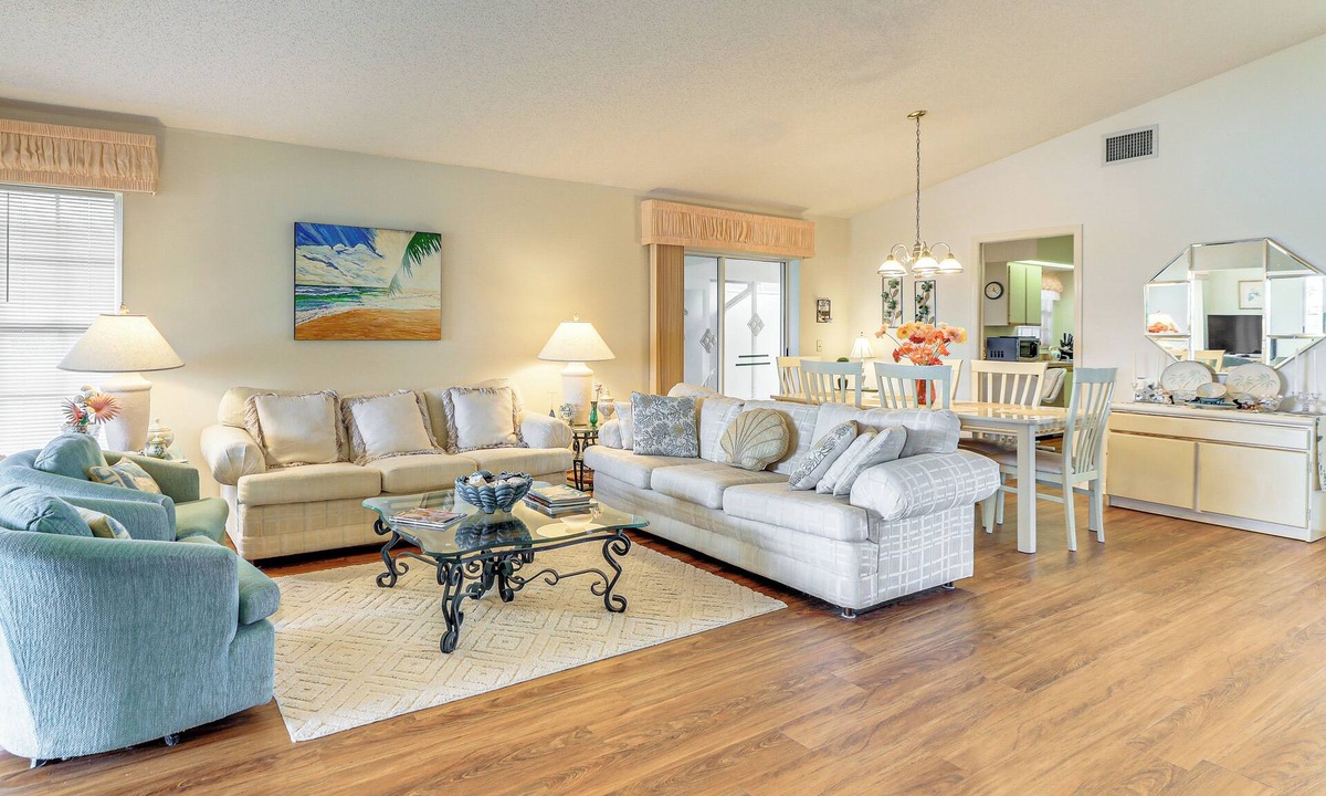 Plantation House | 9 Mi to Caspersen Beach: Lake-View Home w/Porch!