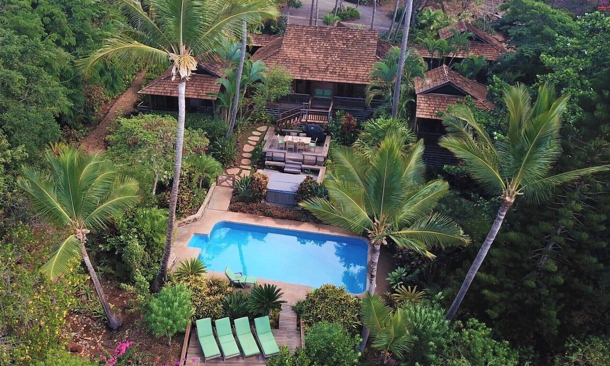 Maunaloa House | BALI-STYLE CUSTOM HOME PARADISE, 4BEDROOMS EACH WITH BATH AND PRIVATE BALCONY!