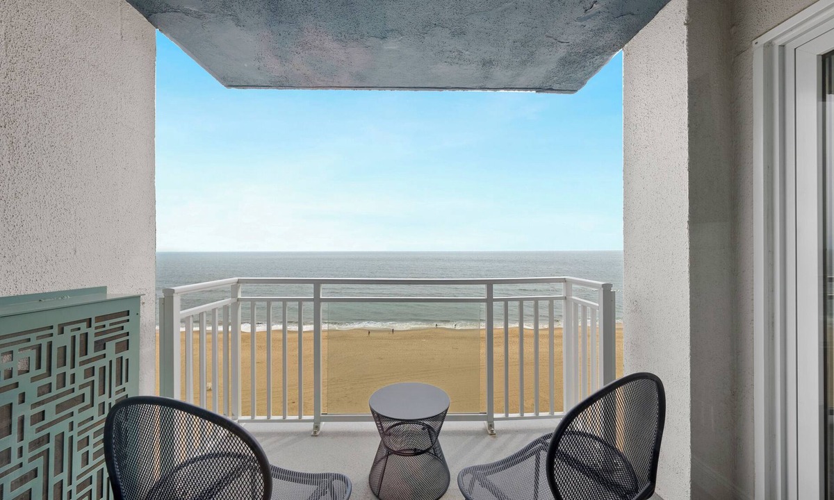 Northeast Virginia Beach Condo | Beachfront Condo on the Boardwalk with Ocean Views