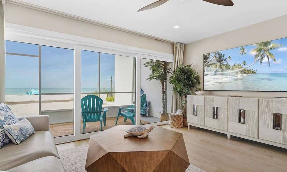 Holmes Beach Villa | Beachfront Paradise! Ground level with Heated pool