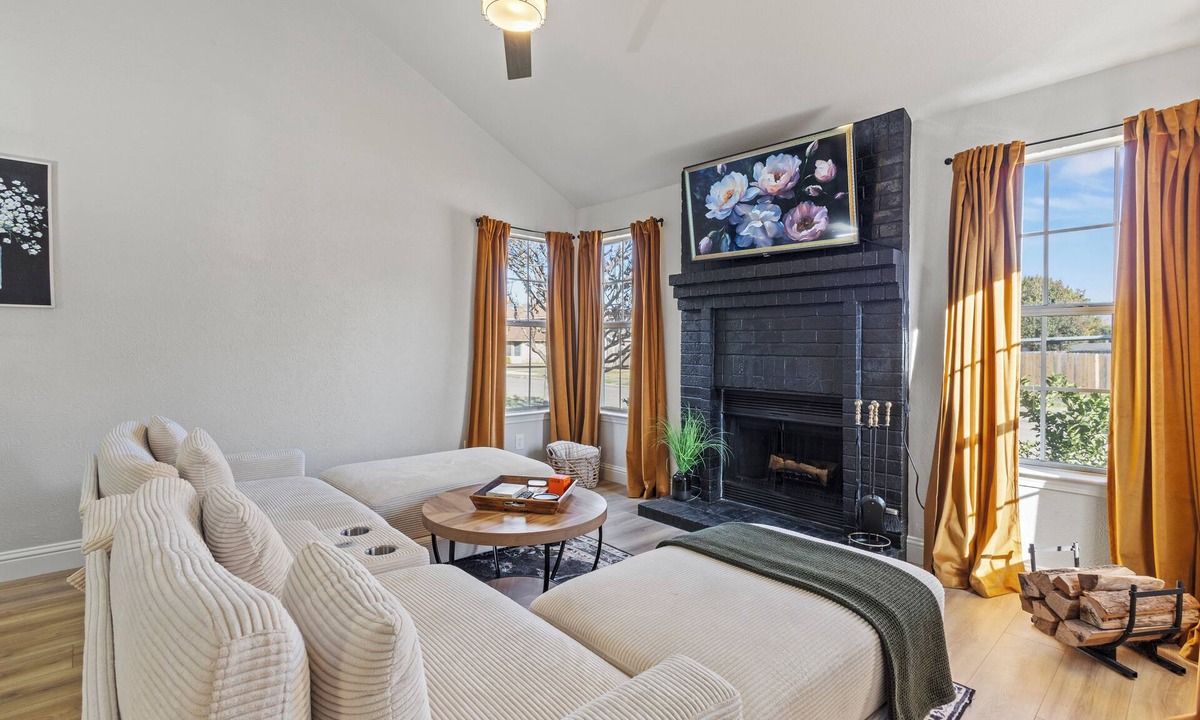 Rowlett House | Bond Haven: Bright & Inviting Family-Friendly Home