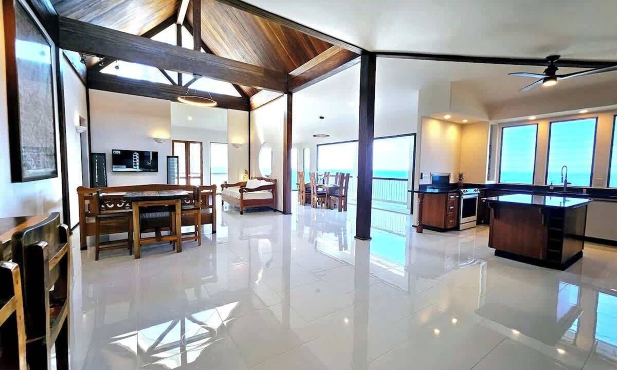 Kapoho House | Breathtaking Oceanfront Home on Lava Rock Beach.