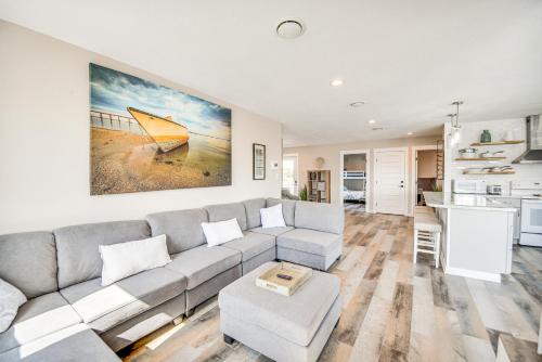 Sea Scape House | Bright Kitty Hawk Home w/Hot Tub, Walk to Beach!