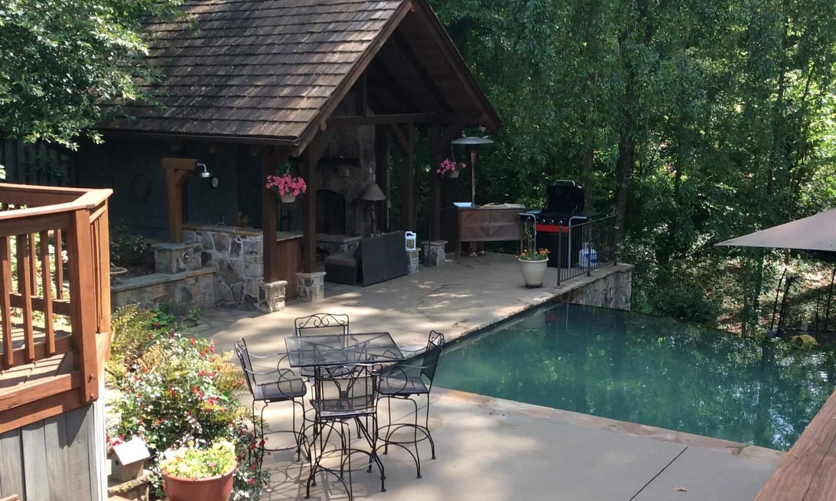 North Buckhead House | Buckhead, Infinity edge pool,hot tub. Close to shops and restaurants.
