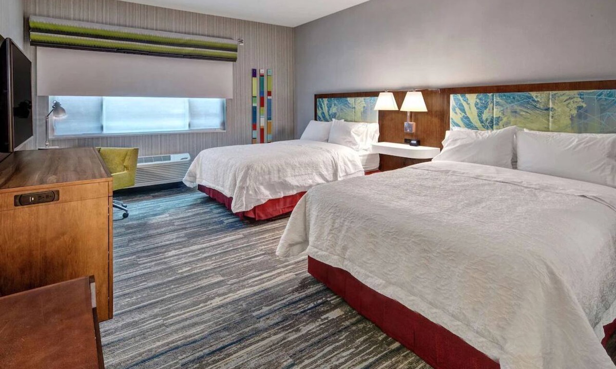 Cardiff-by-the-Sea Hotel | Cardiff Beach 2 Queen Room w/Breakfast, Gym & Pool