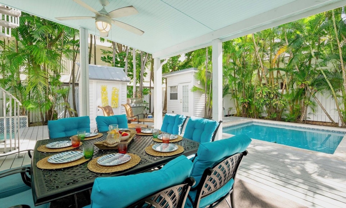 Old Town House | *CASA VICTORIA @ OLD TOWN* Home & Pool + Last Key White Glove Service.