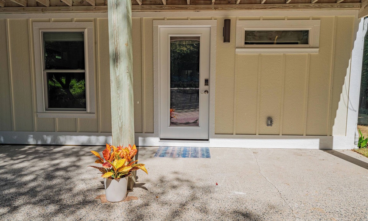 Sea Scape Apartment | Charming Coastal Oasis with Heated Pool in Kitty Hawk, NC