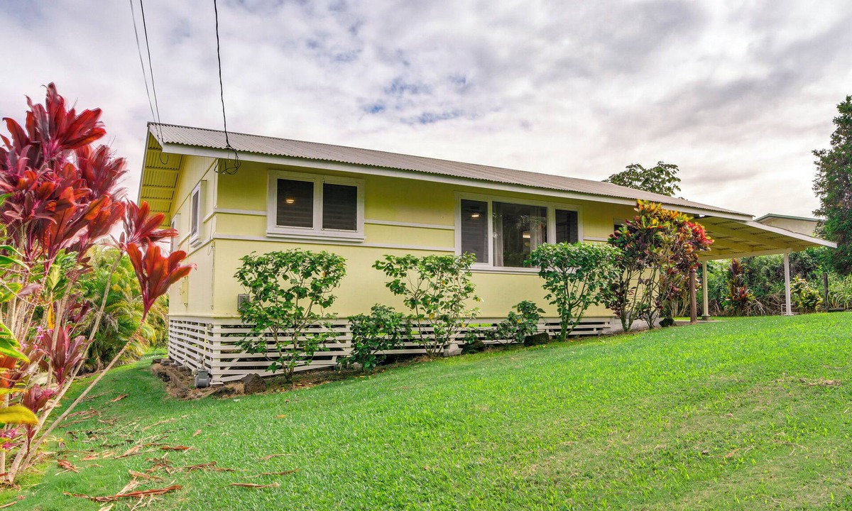 Hilo House | Charming Historic Hilo House – Minutes to Beach!