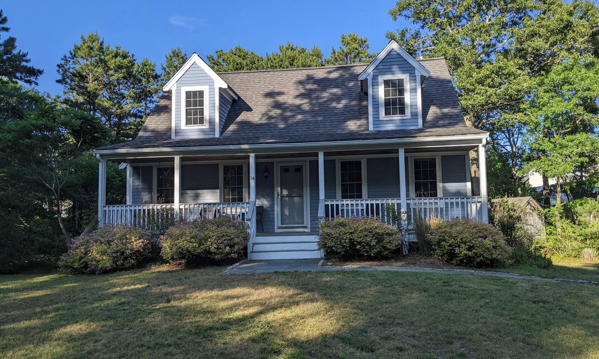 Hyannis House | Charming, Private Cape Retreat, Beach Pass & Dog-Friendly!