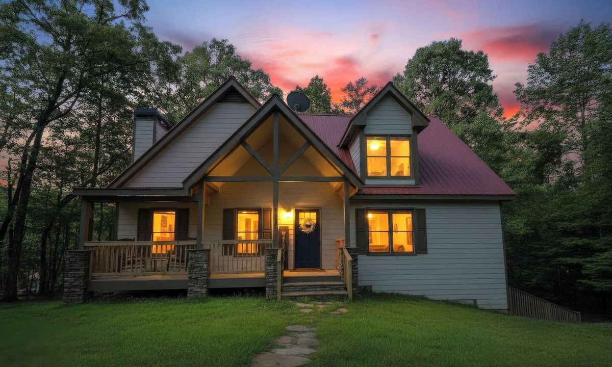 Gainesville House | Charming Waterfront Retreat. deep-water dock