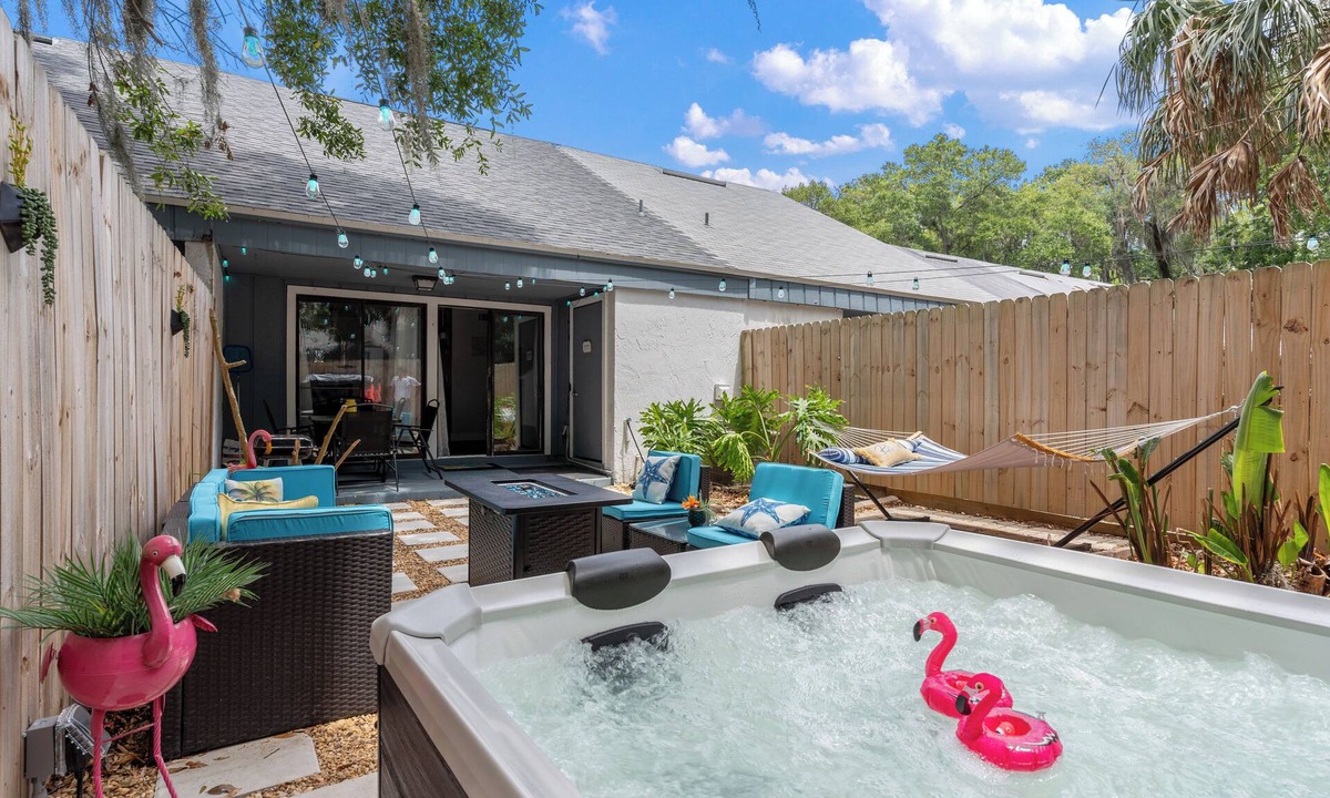 North Beach House | Chic Townhouse w/Hot Tub, 4 Mi to Atlantic Beach!
