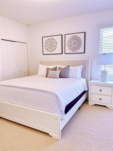 Loughman House | Comfortable Private Room in Luxury Villa - Resort Community - Near Disney