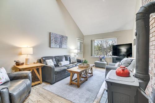 Bartlett House | Cozy Bartlett Condo: 1 Mi to Attitash Ski Resort!