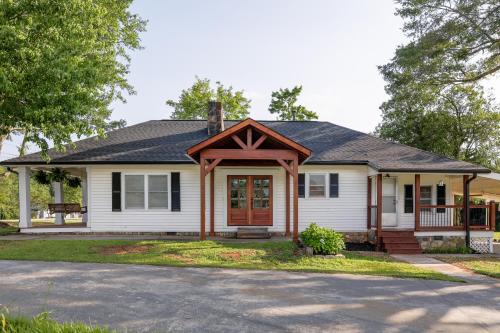 Toccoa House | Currahee Manor