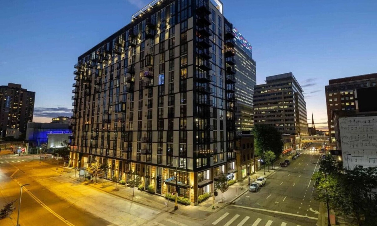 Downtown Minneapolis Apartment | CW 2BR Sky Lounge Rooftop Pool Gym 1120 NEW B