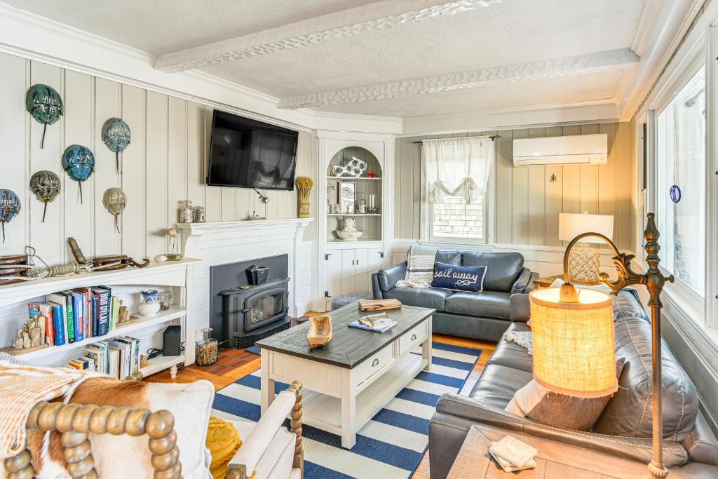 Bristol House | Dock, Sunrise View: Waterfront Home on Mt Hope Bay