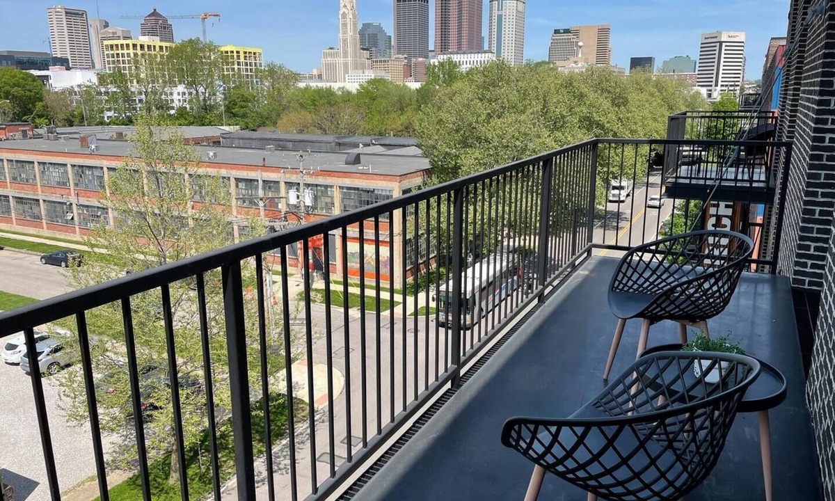 Downtown Columbus Apartment | Downtown Columbus 2BR | Skyline View + Garage