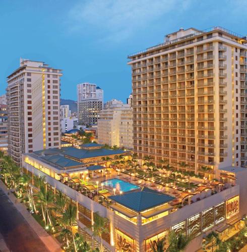 Waikiki Resort | Embassy Suites by Hilton Waikiki Beach Walk