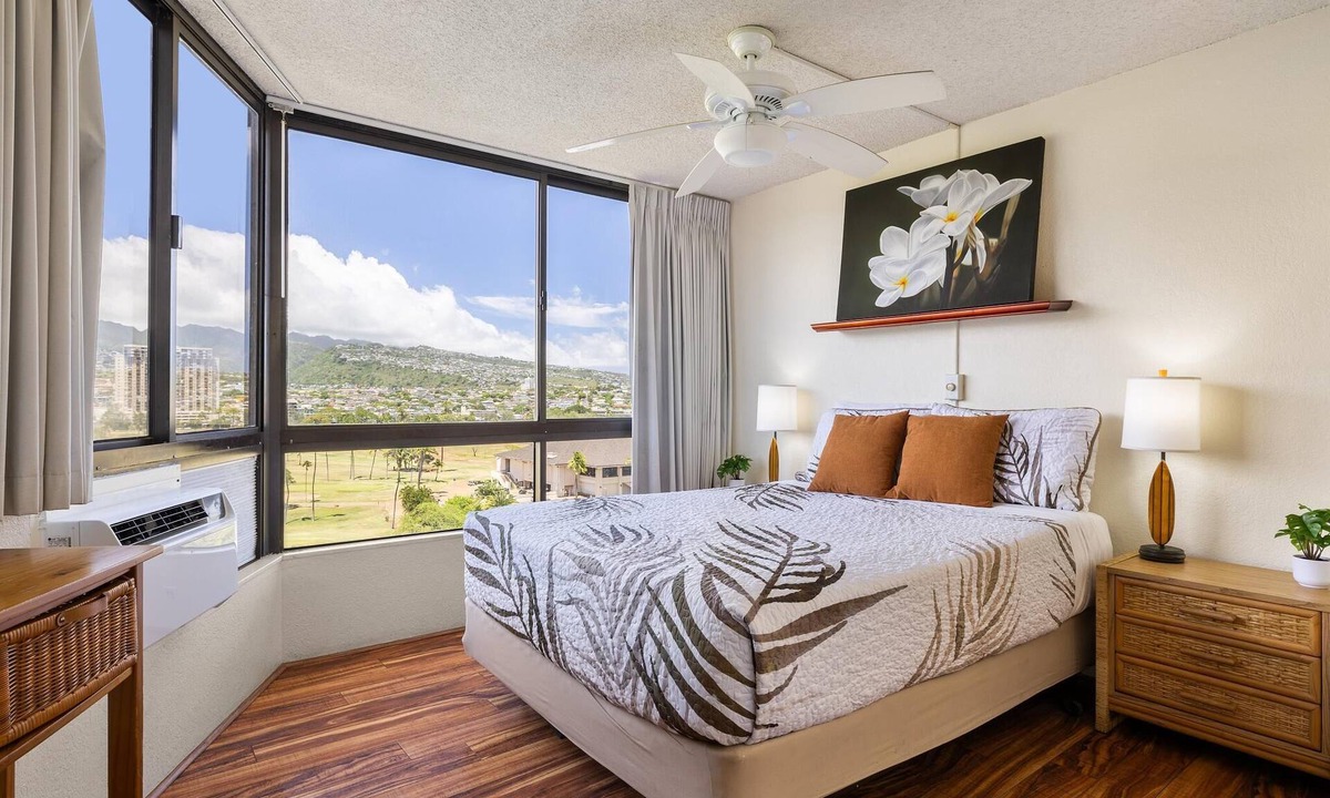 Waikiki Condo | Enjoy cool trade winds and spectacular mountain views! 2Bd 1Ba w/parking!