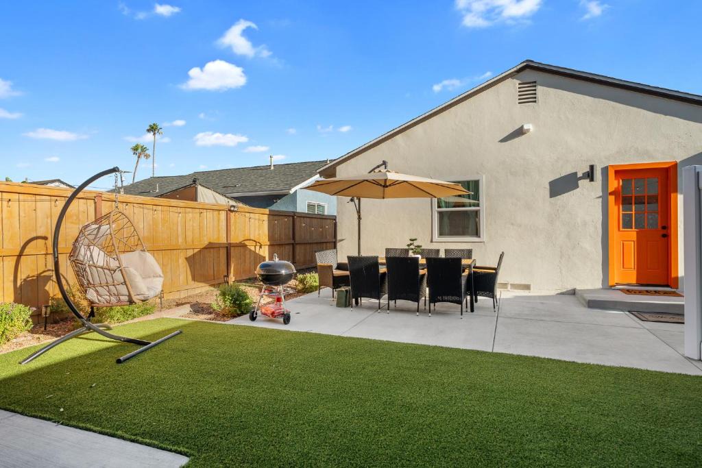 San Carlos House | Entire Private Home with 3 King Beds, Gated Yard, 4 Parking, Ranch-Style, Available Now