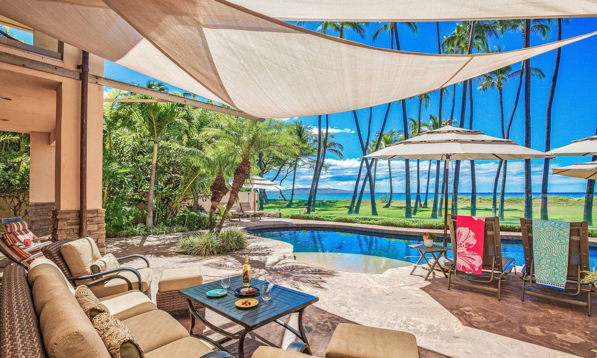 Kihei House | FALL DISCOUNTED SPECIALS - FIVE BEDROOM BEACHFRONT SOUTH MAUI HOME - MODERN!