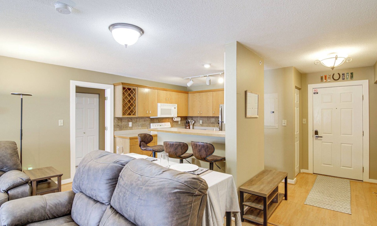 Big Sky Apartment | First-floor Big Sky Condo With Hot Tub!