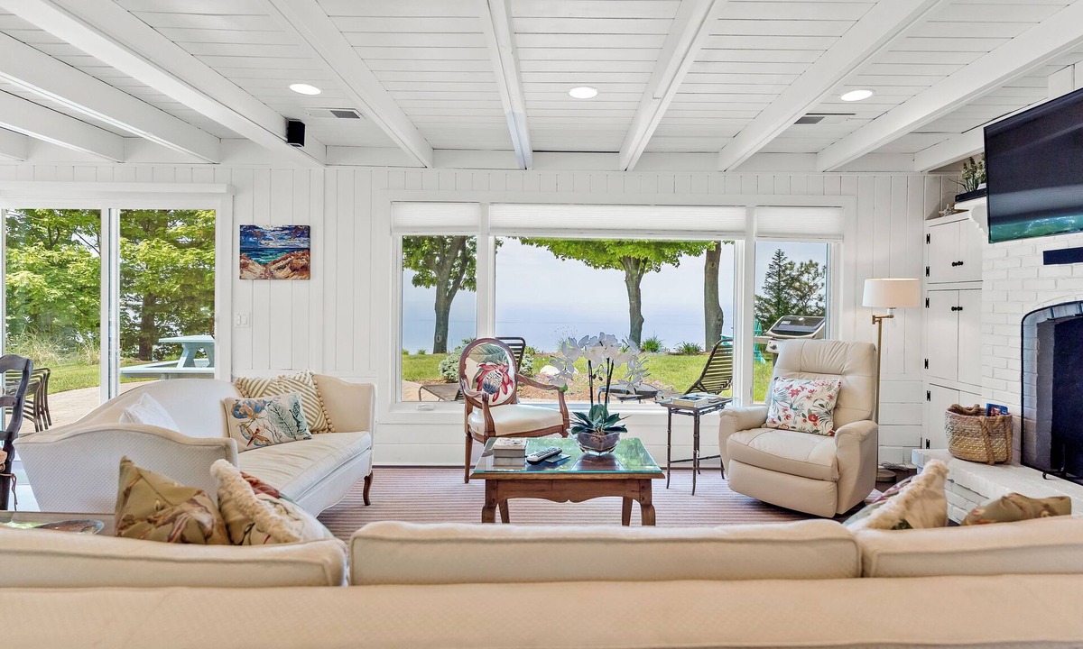 West Olive House | Fletcher Cottage | Direct Lake Michigan Access & Beach Vibes