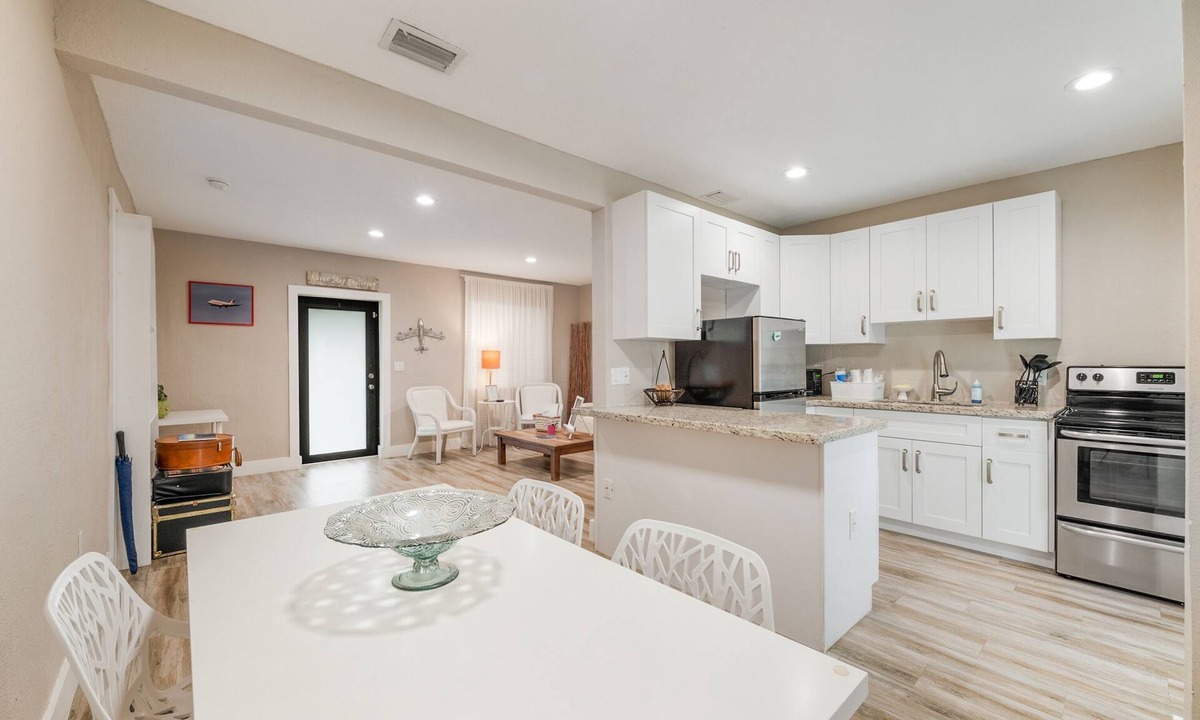 Coral Terrace House | Flight Deck. Pet friendly. Southwest area.
