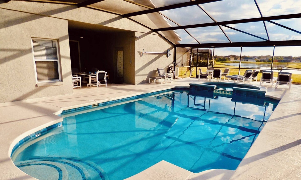 Crescent Lakes House | Gated Area√ 4 Bedroom√ Big Pool&Spa-SunDeck√ Solar Heated√ On Lake√ Near Parks√