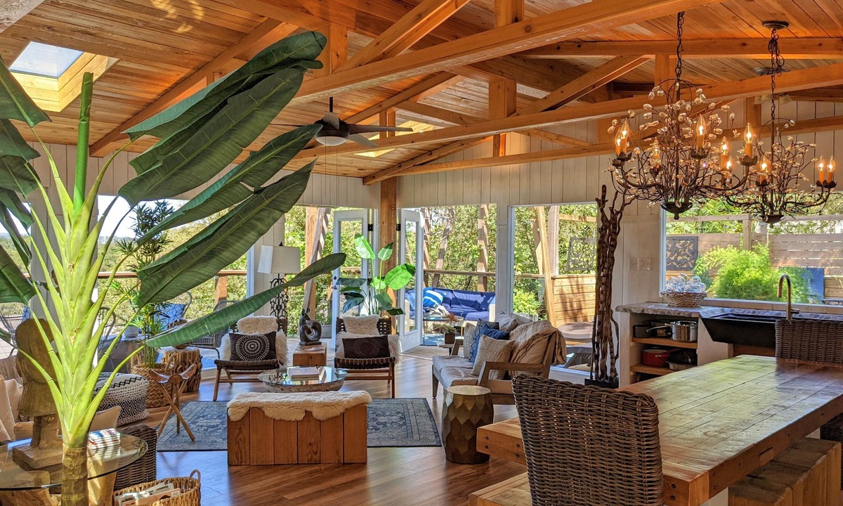 Barton Hills House | Glass Treehouse NEXT LEVEL Austin OUTDOOR ADVENTURE-POOL-Exotic vibe & Parkside