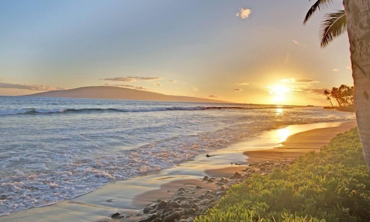 Historic Lahaina Front Street House | Great Value, 2-Bedroom on beautiful greenbelt Puamana #80-3, AC, pool.