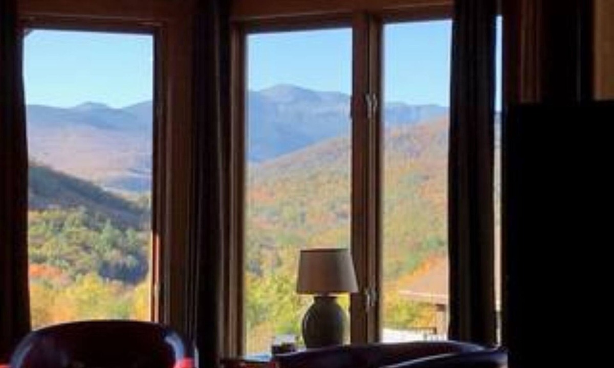 Jackson Condo | GREAT Views+ Location/5 min to Story Land, 3 Bedrms/Pickleball/AC + ski.