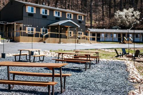 Waynesboro Resort | Grey Pine Lodge
