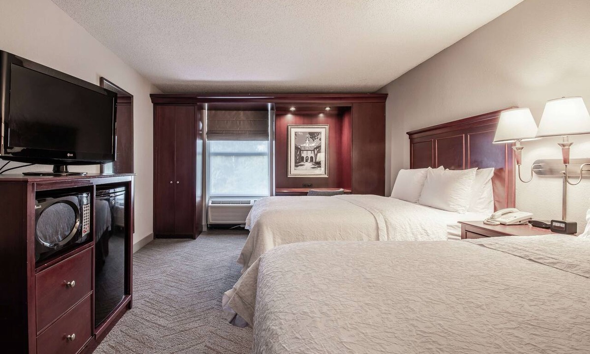Williamsburg Hotel | Hampton Inn & Suites Williamsburg-Richmond Rd.