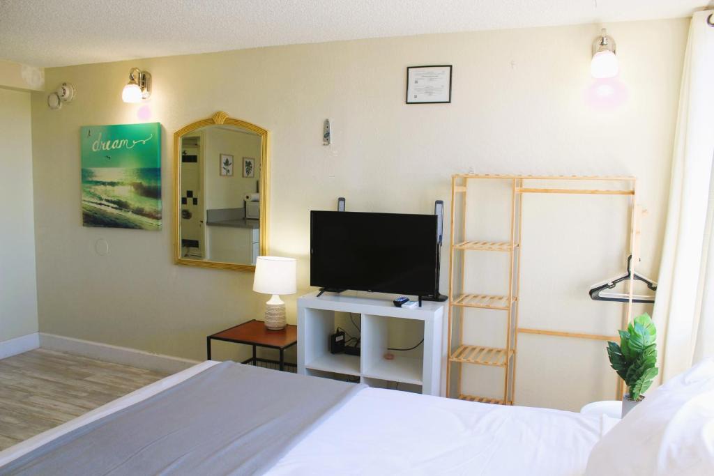 McCully - Moiliili Apartment | Hawaiian Monarch 1915 condo