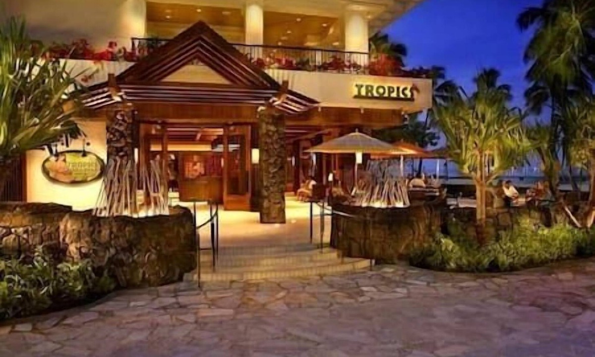 Waikiki Resort | HGVC Hawaiian Village Beachfront Resort & Spa, Hot Tub, Pool