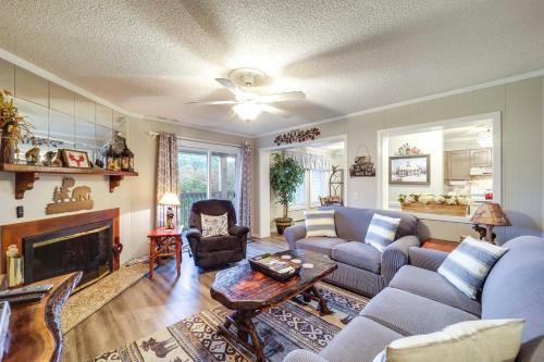 Banner Elk House | Hike, Golf & Ski: Beech Mtn Condo w/Resort Perks!