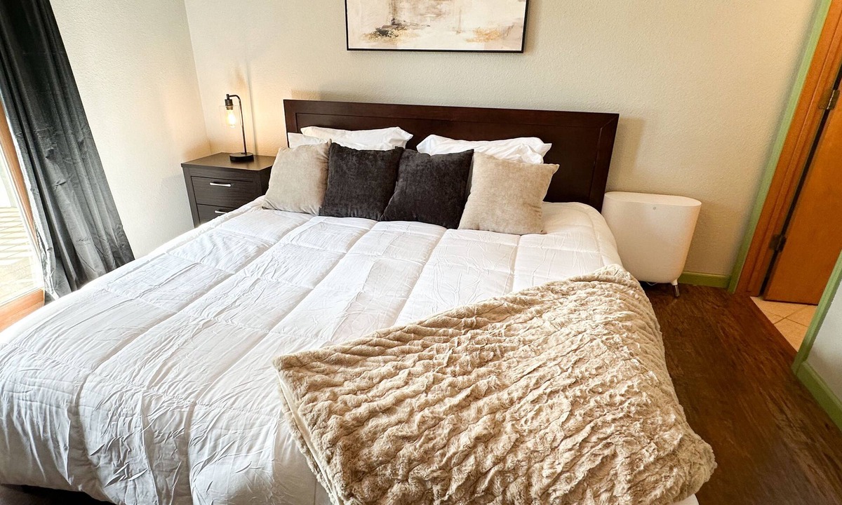 Notch Estates Condo | Hilltop WALK-IN Condo with Massage Chair Close to SDC