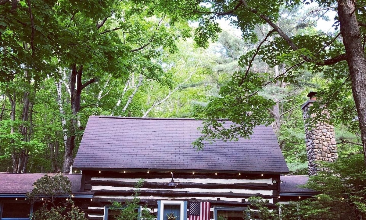 Good Hart Cabin | Historical Cabin in Good Hart on M119 Tunnel of Trees Lake Michigan Beach Access