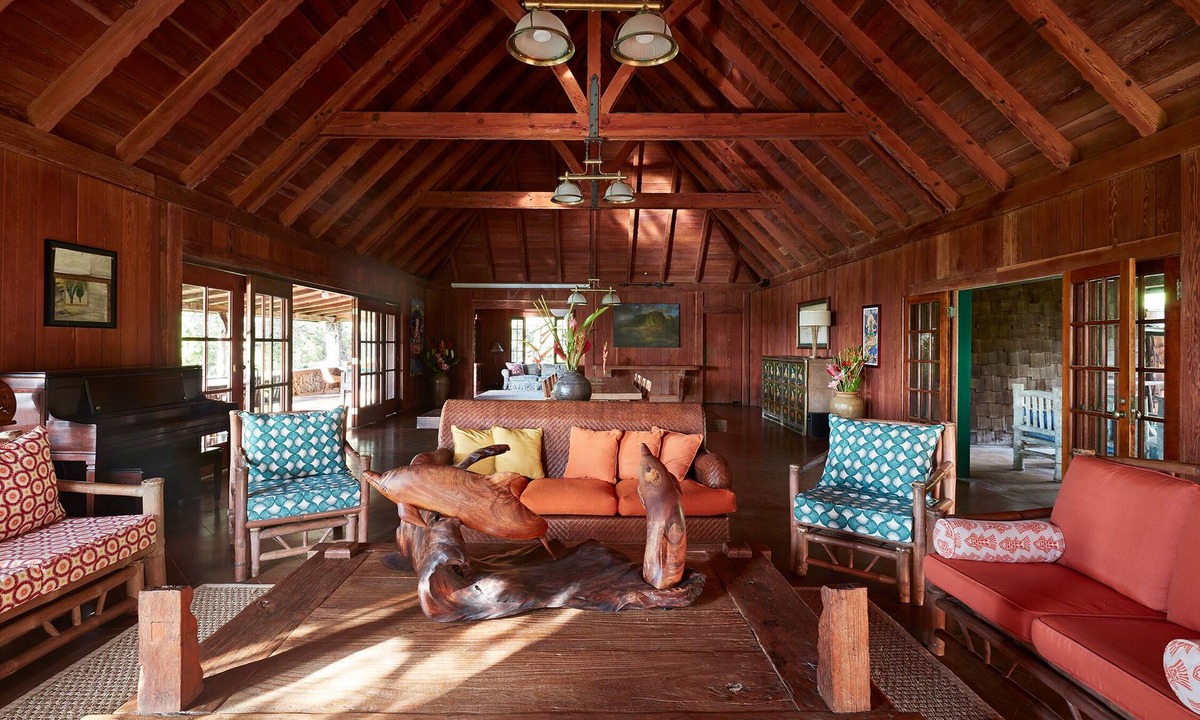 Kaunakakai House | Historical lodge at Pu'u O Hoku Ranch! Outdoor pool and farm-to-table meals!