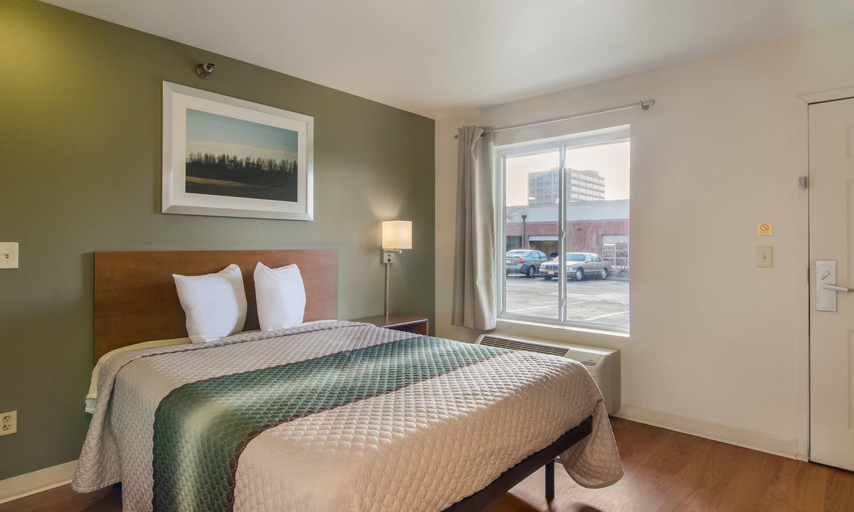 Glendale Hotel | HomeTowne Studios By Red Roof Denver - Glendale/Cherry Creek