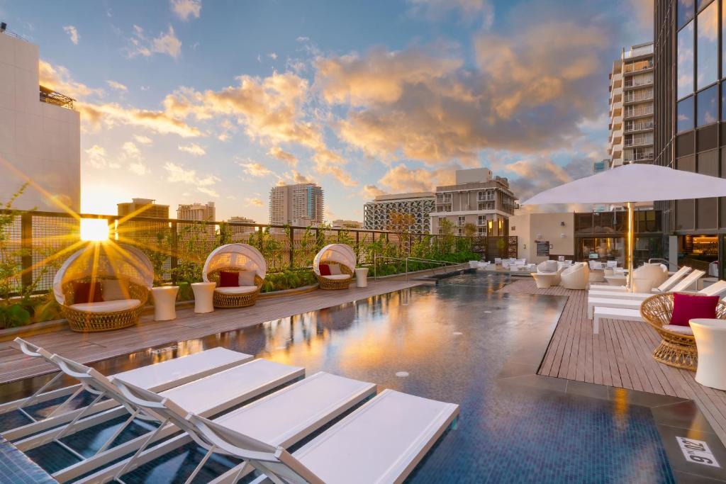 Waikiki Resort | Hyatt Centric Waikiki Beach