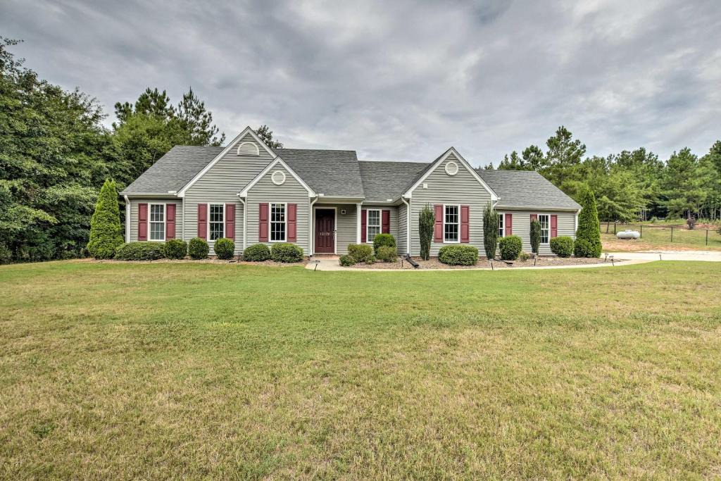 Seneca House | Lovely Seneca Home, Interior Lake Lot!