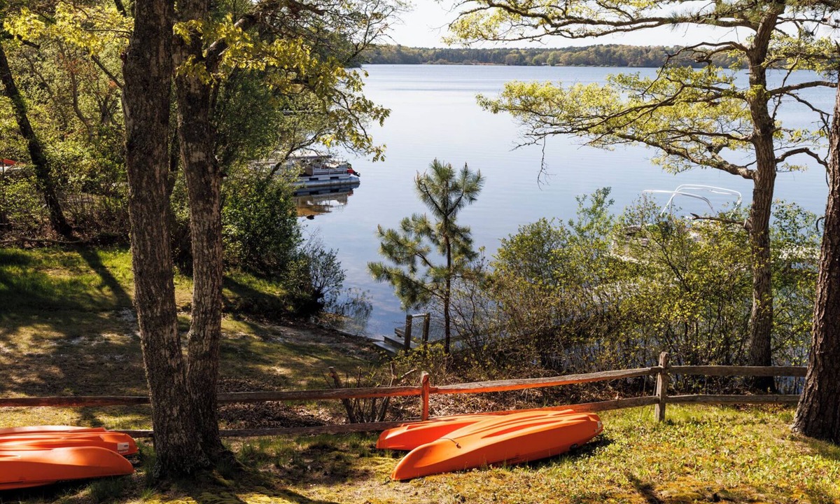 Northwest Harwich House | Luxe Lakefront Retreat★Sauna★Media Rm★Kayaks-SUPs★Bikes★Steps to BikePath★Pet OK