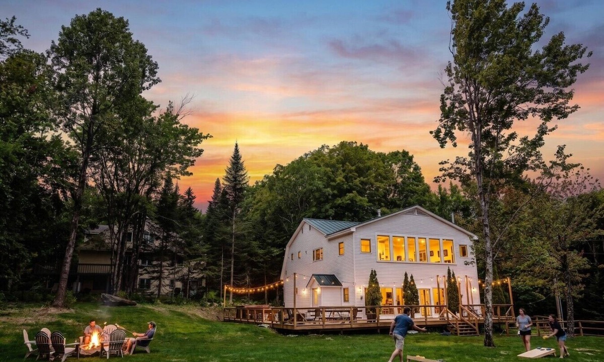West Dover Ski Chalet | Maple Pine w/Hot Tub Pool Table 3min to Mount Snow