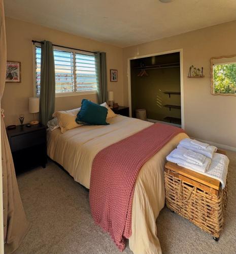 Hilo House | Master Suite with Private Bath 15 min from beach