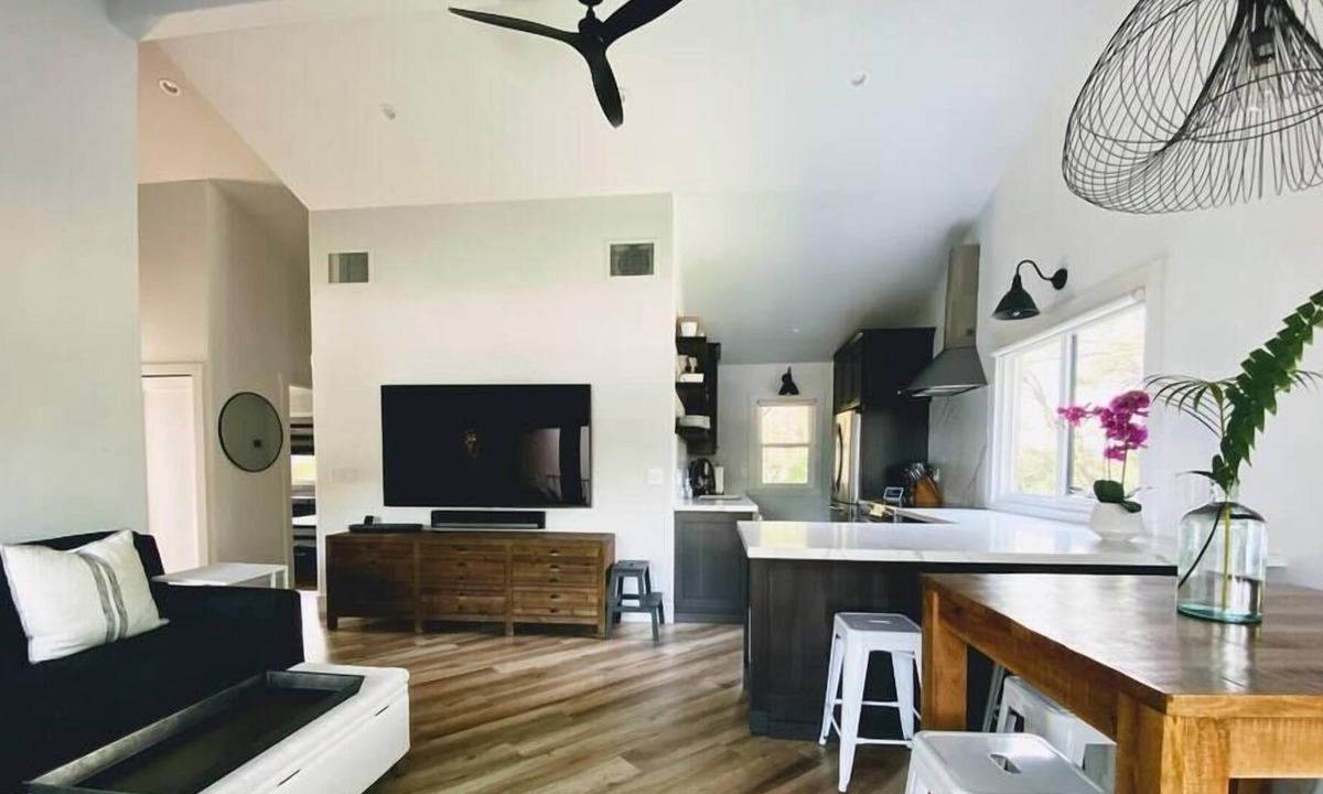 Maalaea Condo | Modern Clean Maui Top Floor Beachfront Condo