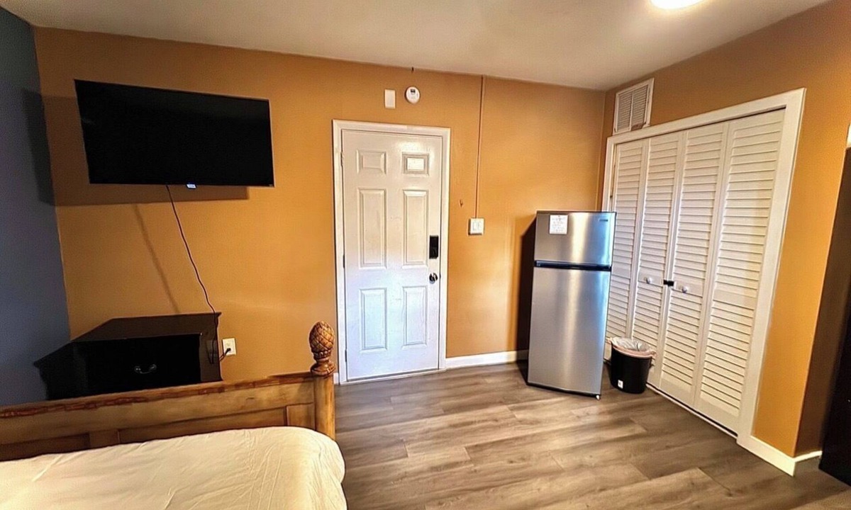 Vero Beach Apartment | Modest Comfy studio in the heart of VeroBeach